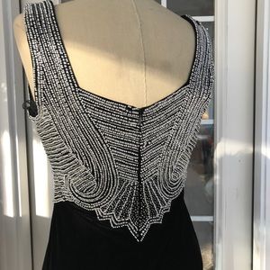 🦋 Gorgeous beaded Stenay evevning gown